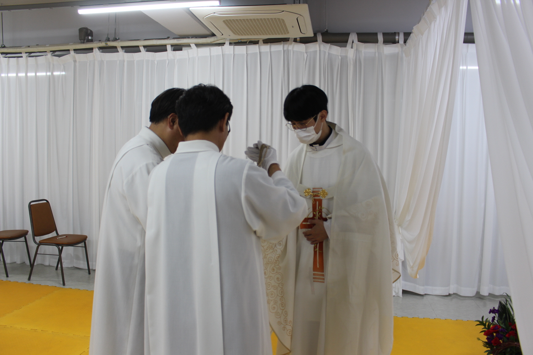 250417 주님만찬미사_성체조배 (11).JPG