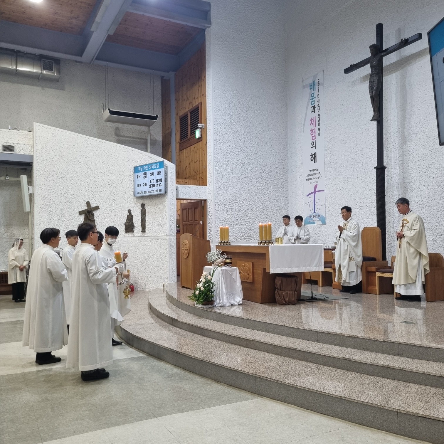 250417 주님만찬미사_폰 (15).jpg