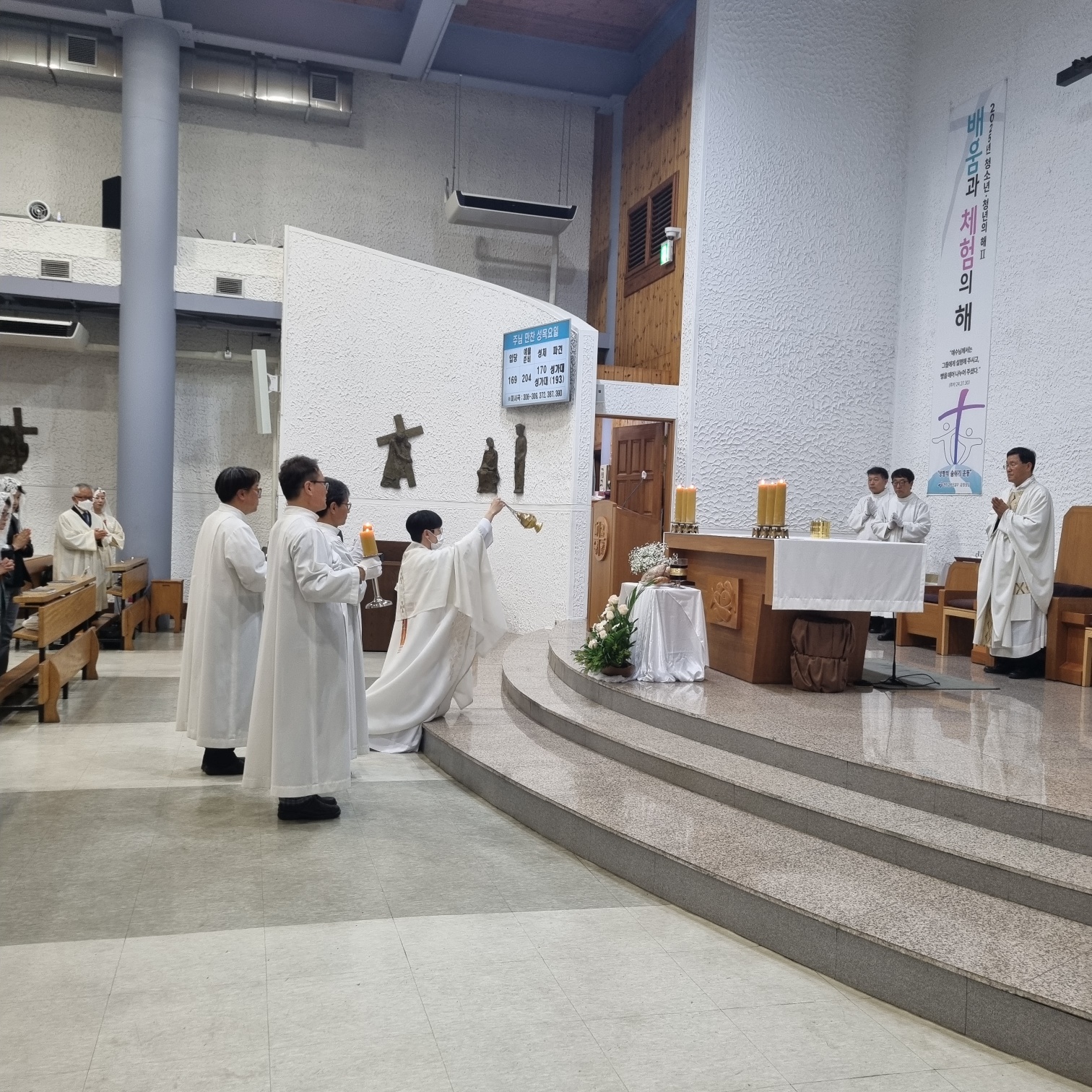 250417 주님만찬미사_폰 (14).jpg