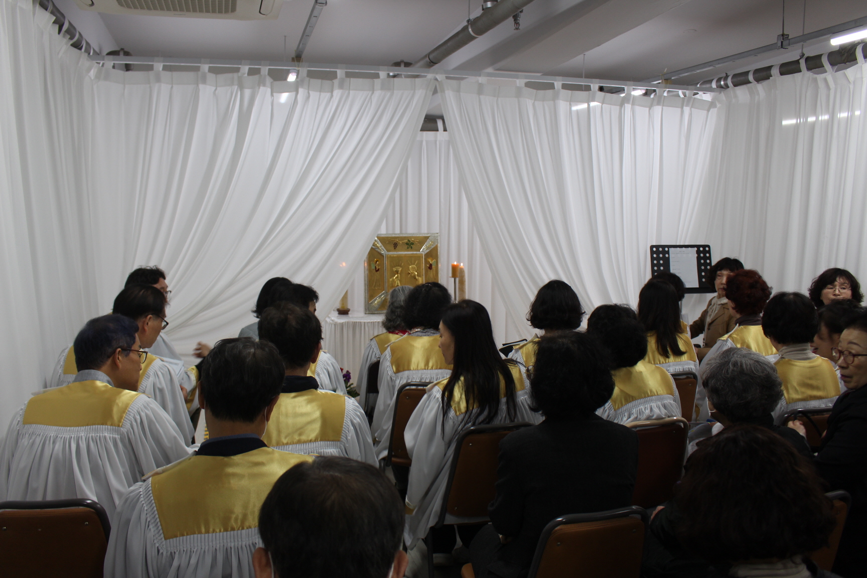 250417 주님만찬미사_성체조배 (6).JPG