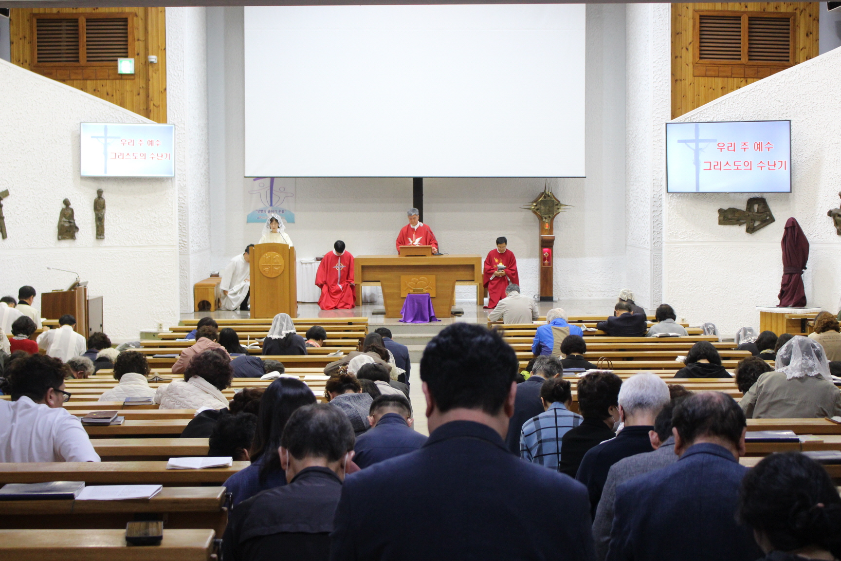 250418 성금요일_2수난복음 (12).JPG