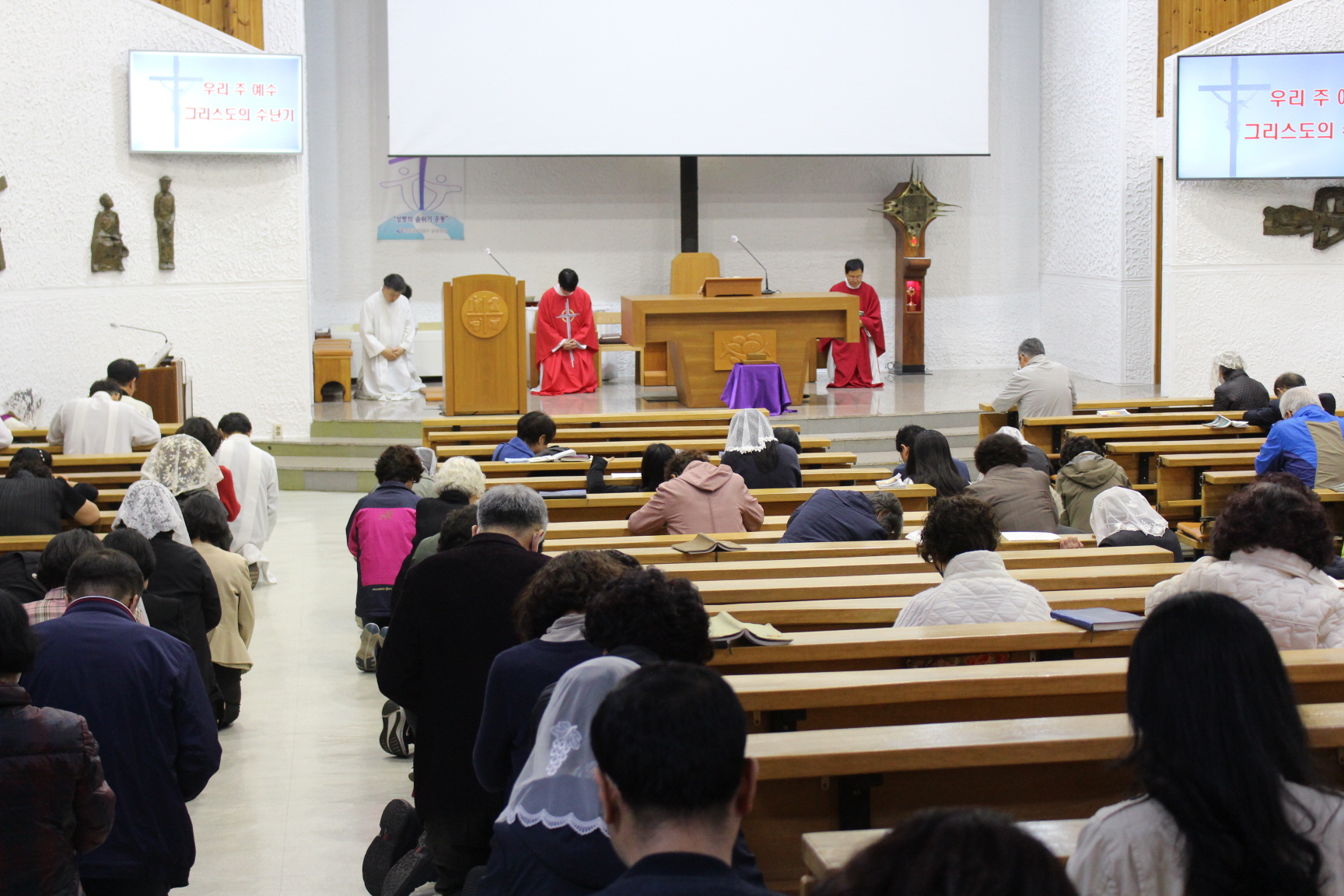 250418 성금요일_2수난복음 (11).JPG