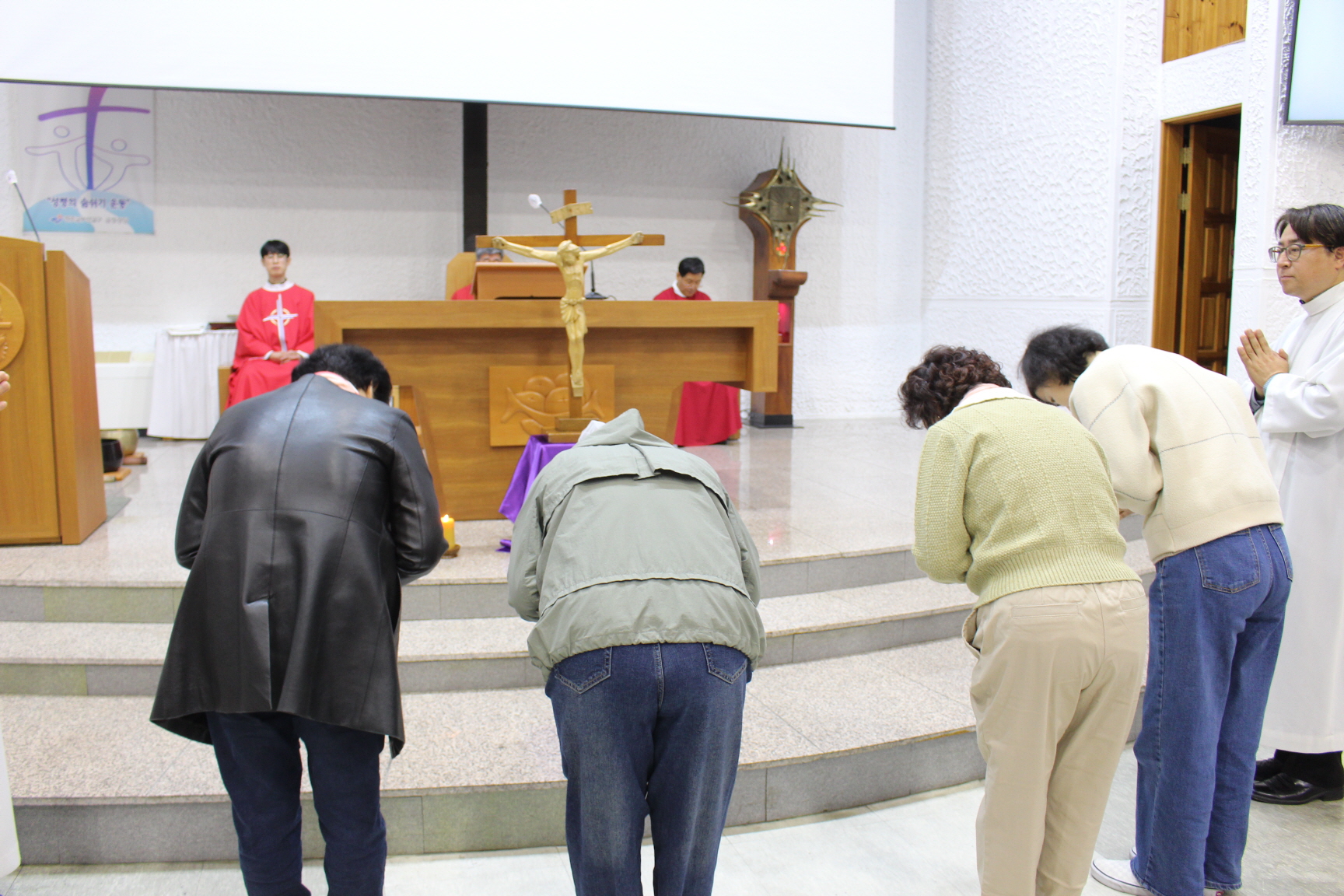 250418 성금요일_3십자가경배 (15).JPG