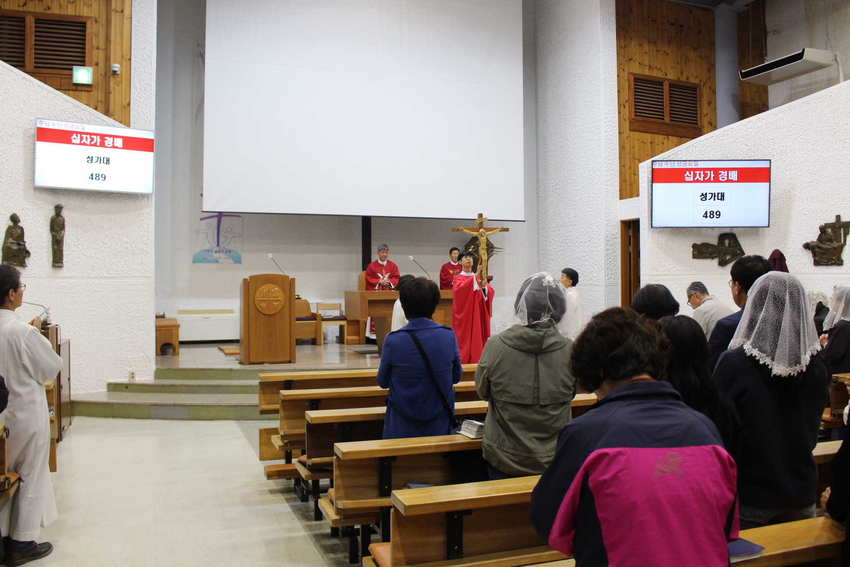 250418 성금요일_3십자가경배 (8).JPG