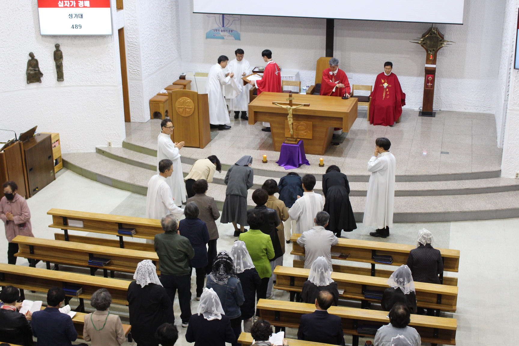 250418 성금요일_3십자가경배 (18).JPG