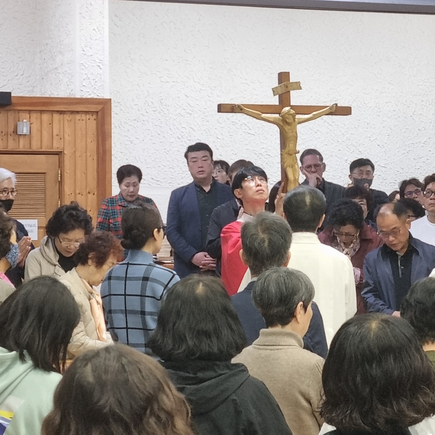 250418 성금요일_3십자가경배 (11).jpg