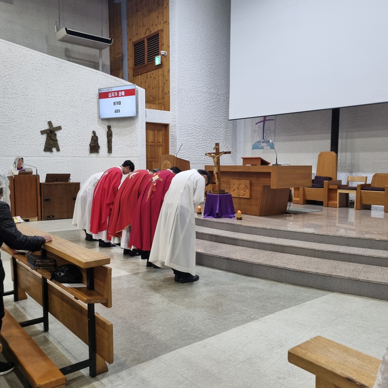 250418 성금요일_3십자가경배 (1).jpg