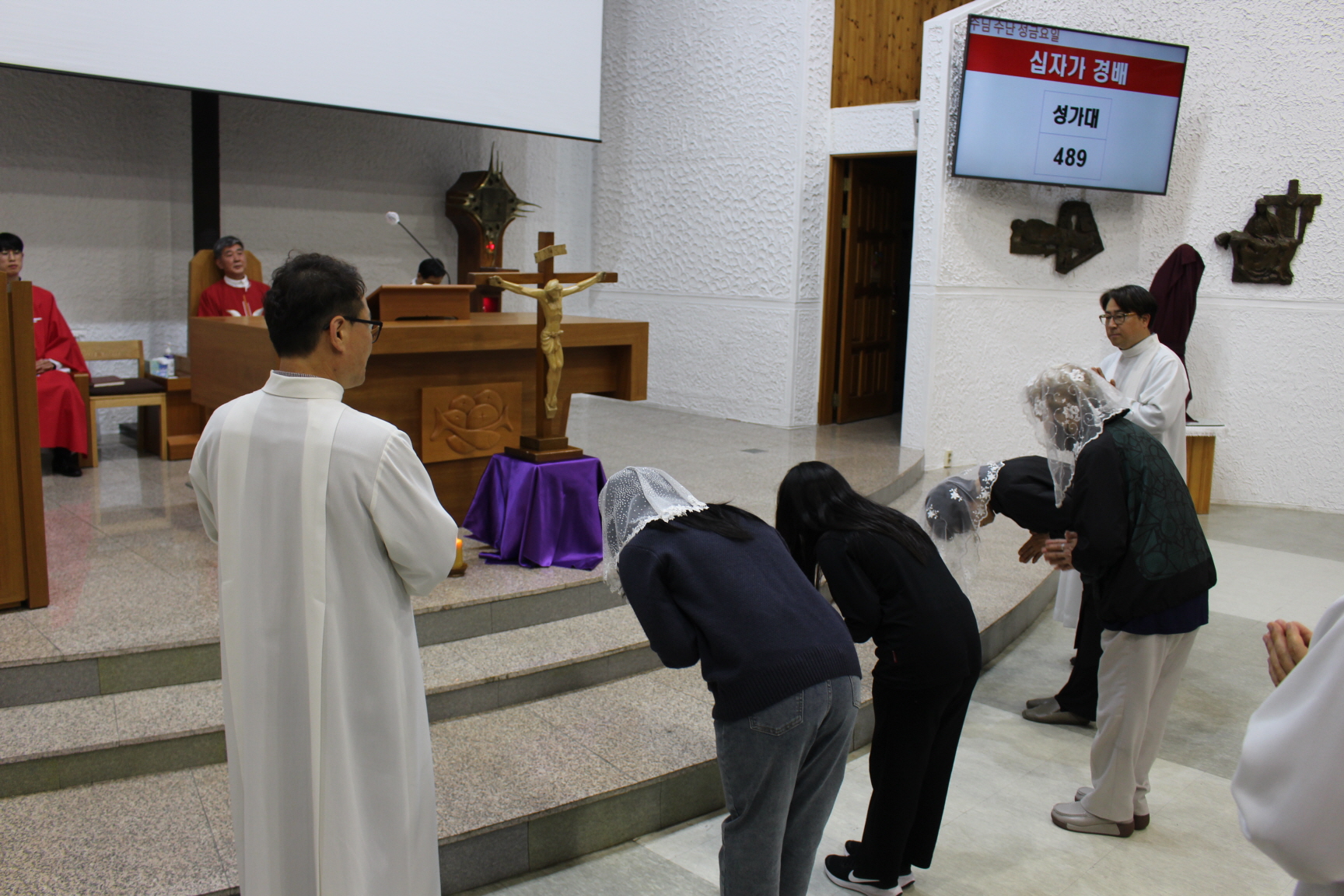 250418 성금요일_3십자가경배 (16).JPG