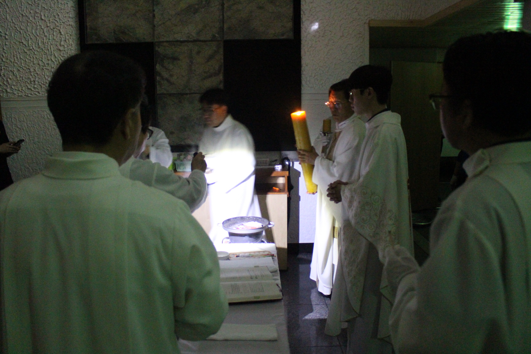 2504119 파스카성야_1빛의예식 (9).JPG