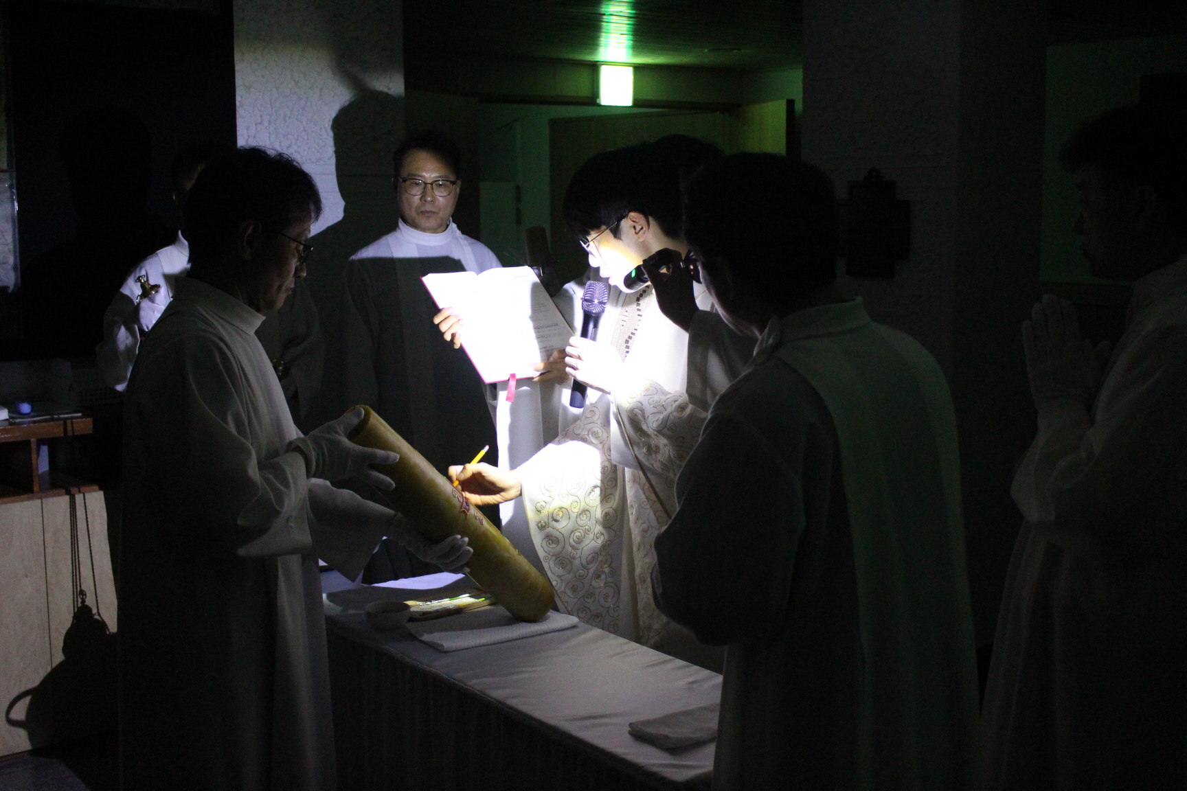 2504119 파스카성야_1빛의예식 (3).JPG