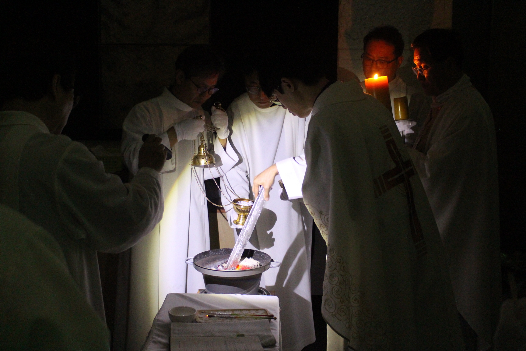 2504119 파스카성야_1빛의예식 (8).JPG