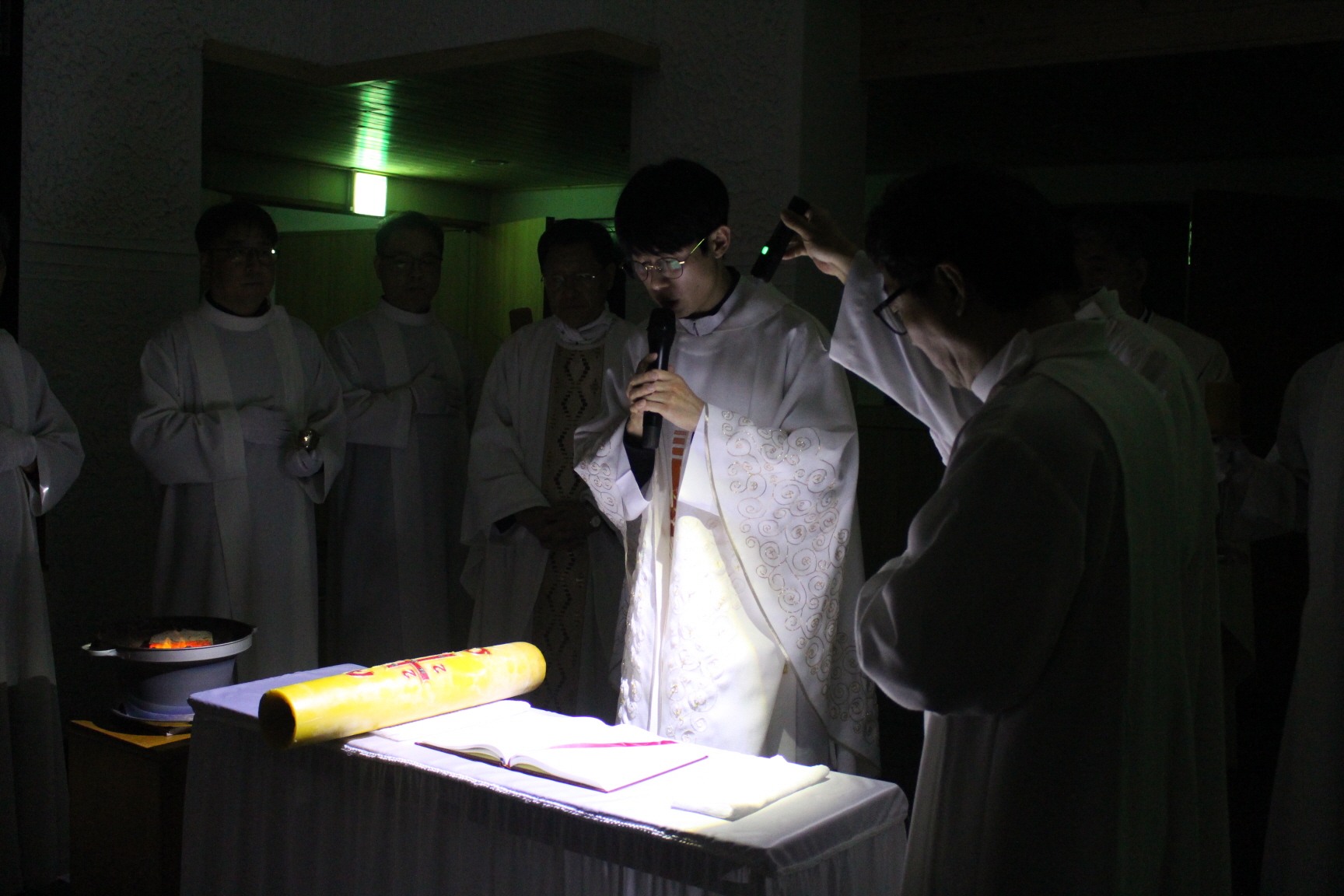 2504119 파스카성야_1빛의예식 (2).JPG