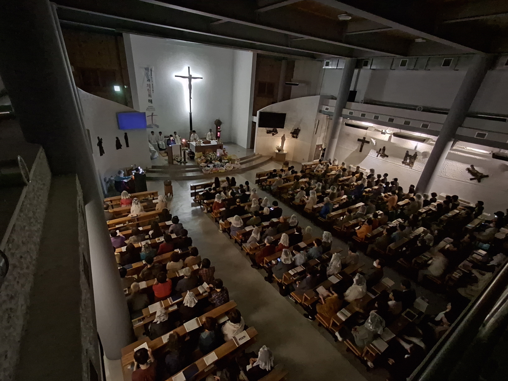 2504119 파스카성야_1빛의예식(2층) (14).jpg