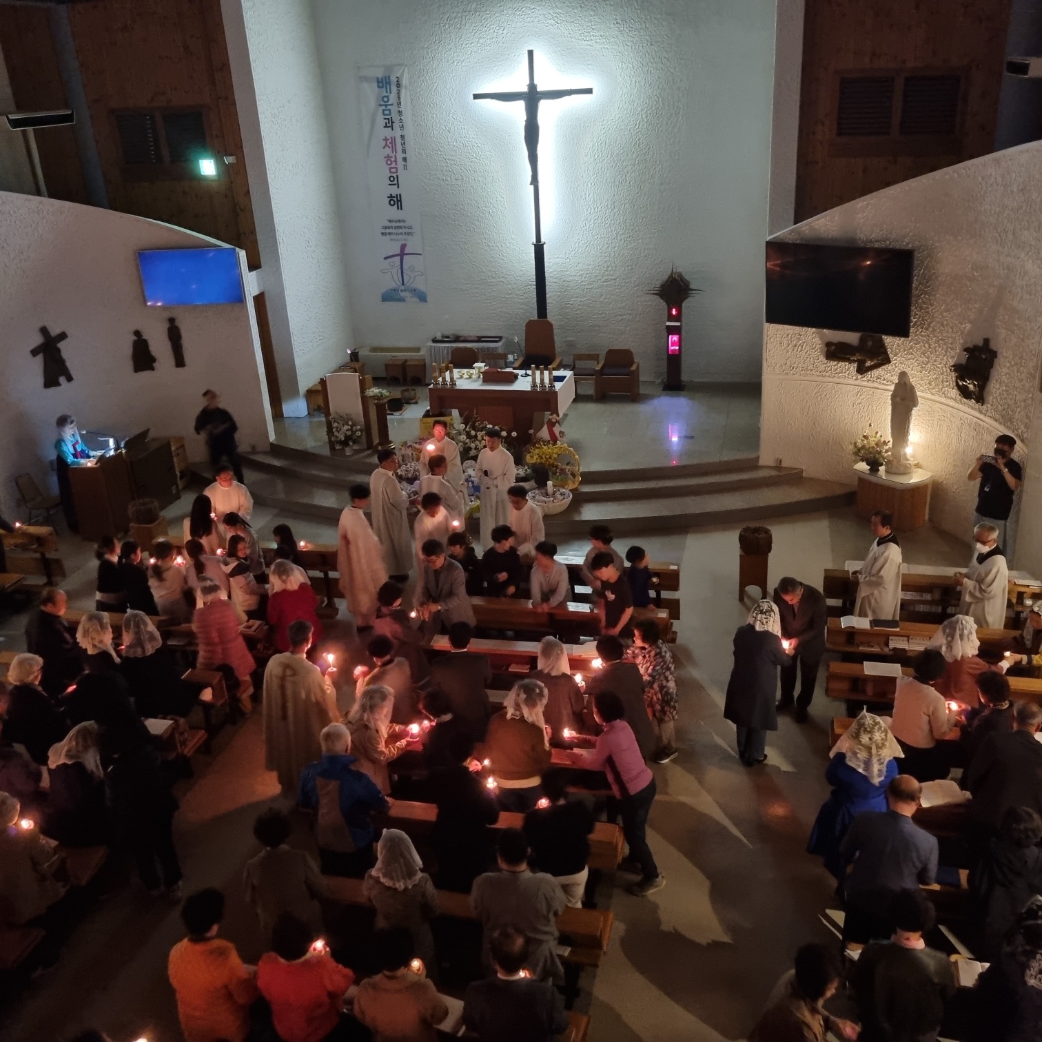 2504119 파스카성야_1빛의예식(2층) (3).jpg