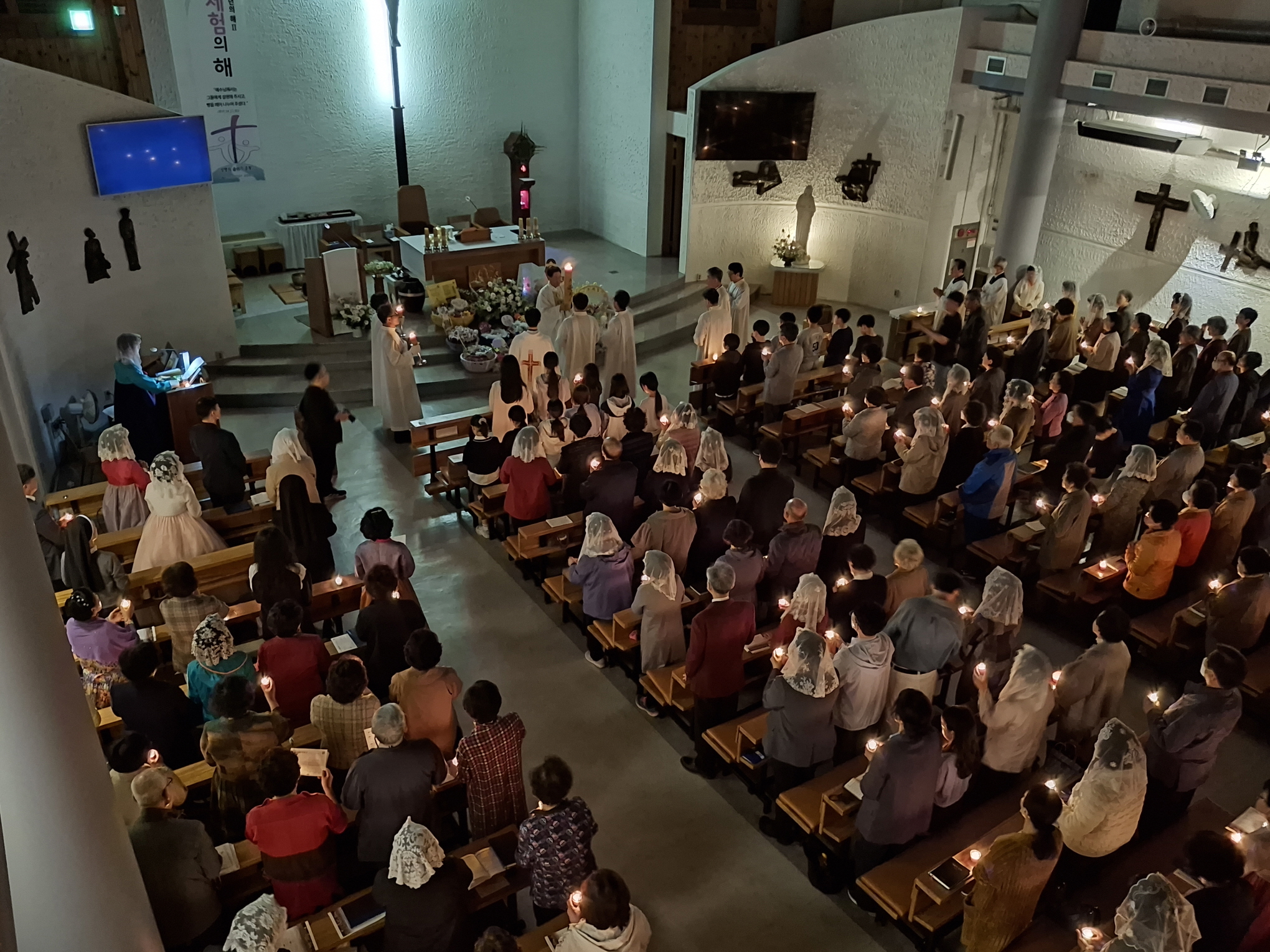 2504119 파스카성야_1빛의예식(2층) (13).jpg