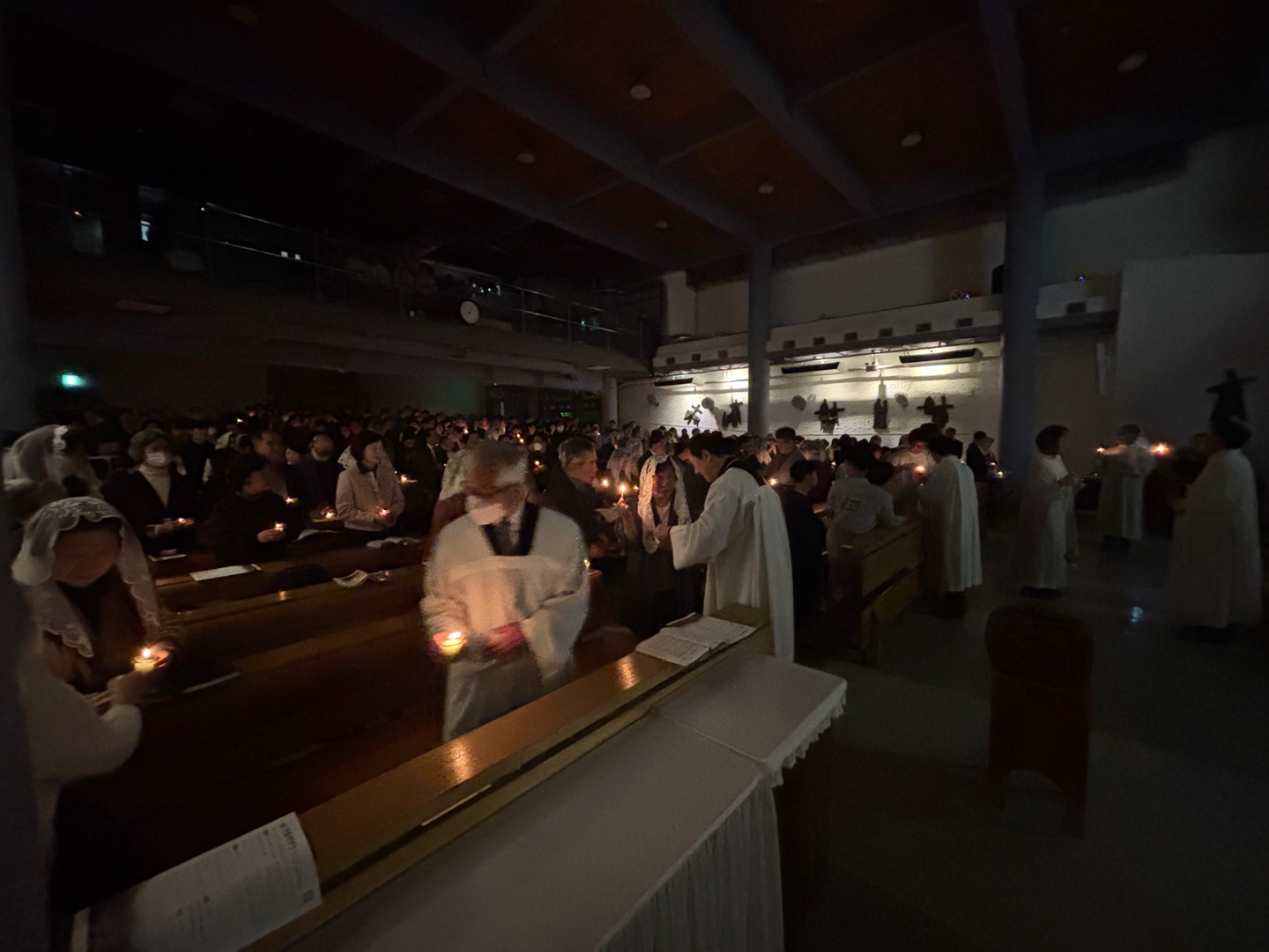 2504119 파스카성야_1빛의예식 (30).jpg