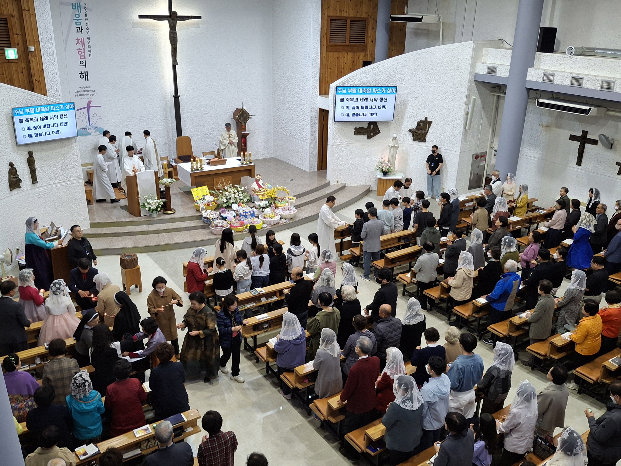 2504119 파스카성야_2말씀전례 (18).jpg