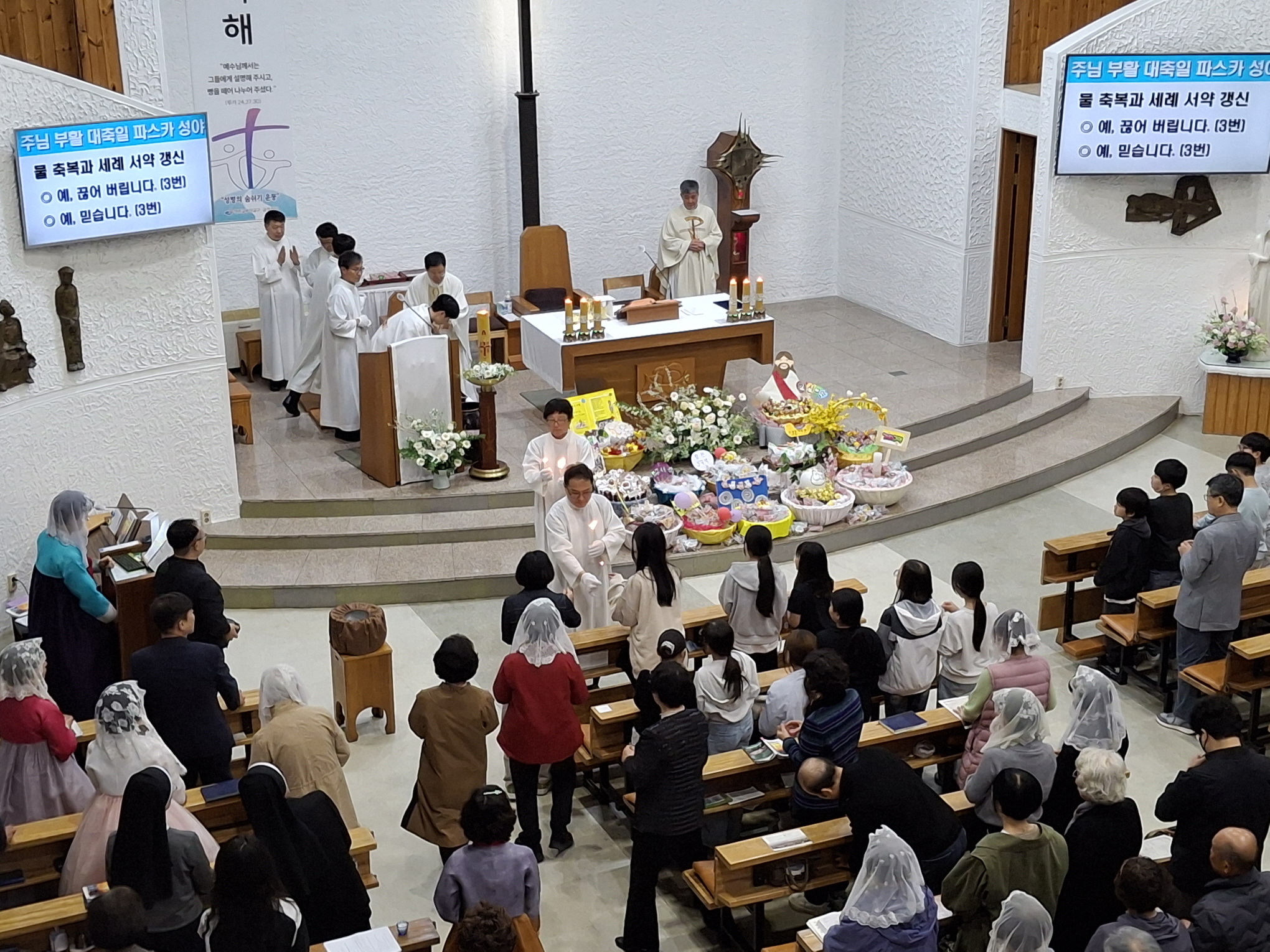 2504119 파스카성야_2말씀전례 (15).jpg