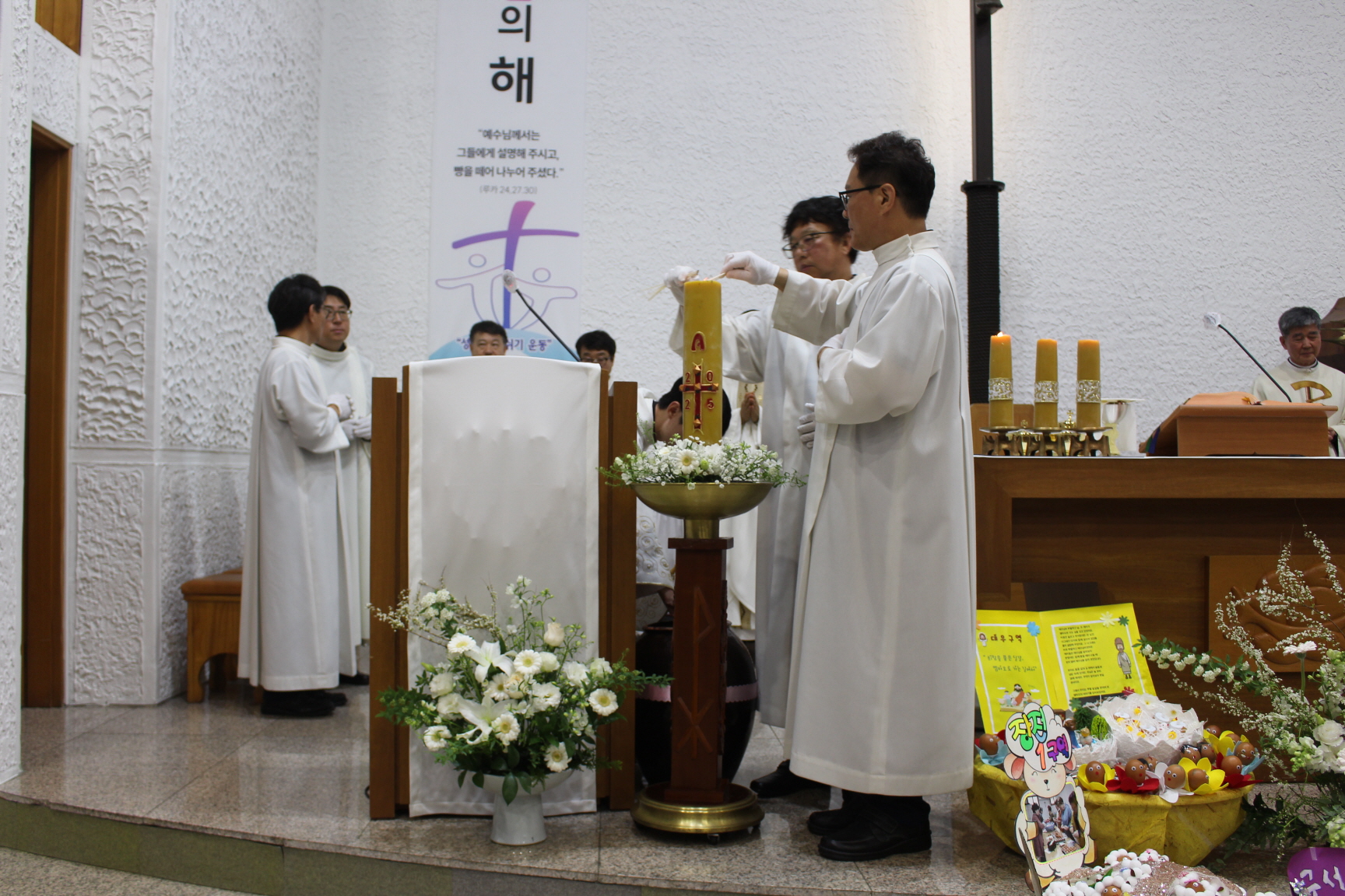 2504119 파스카성야_2말씀전례 (7).JPG